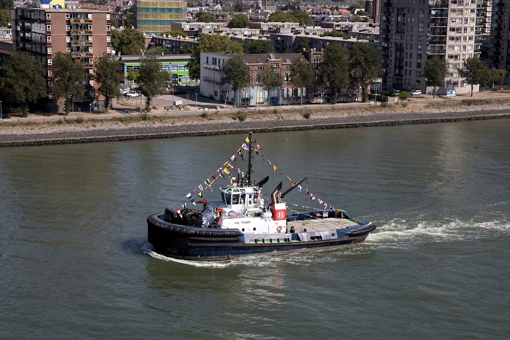 sleepboot sleepboten schip schepen scheepvaart hdr marine zeevaart ferry tanker containerschip containerschepen